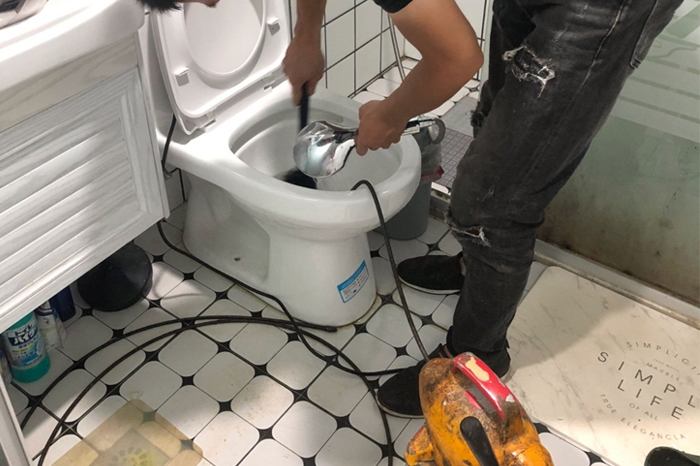 德昌马桶堵塞自己疏通还是找师傅?专业上门服务让你省时更省心
