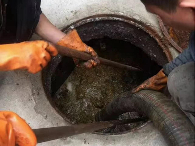 德昌清理化粪池时如何避免沼气的危害?